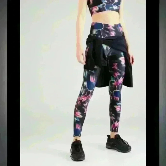 NWT Reebok ID Train Printed Leggings size M - Picture 2 of 9